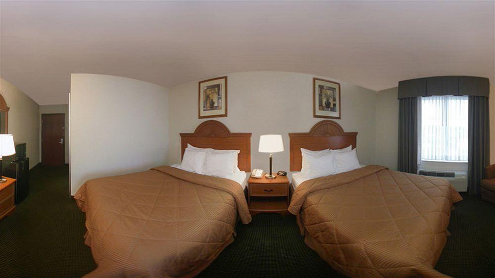 Quality Inn & Suites Franklin Bagian luar foto