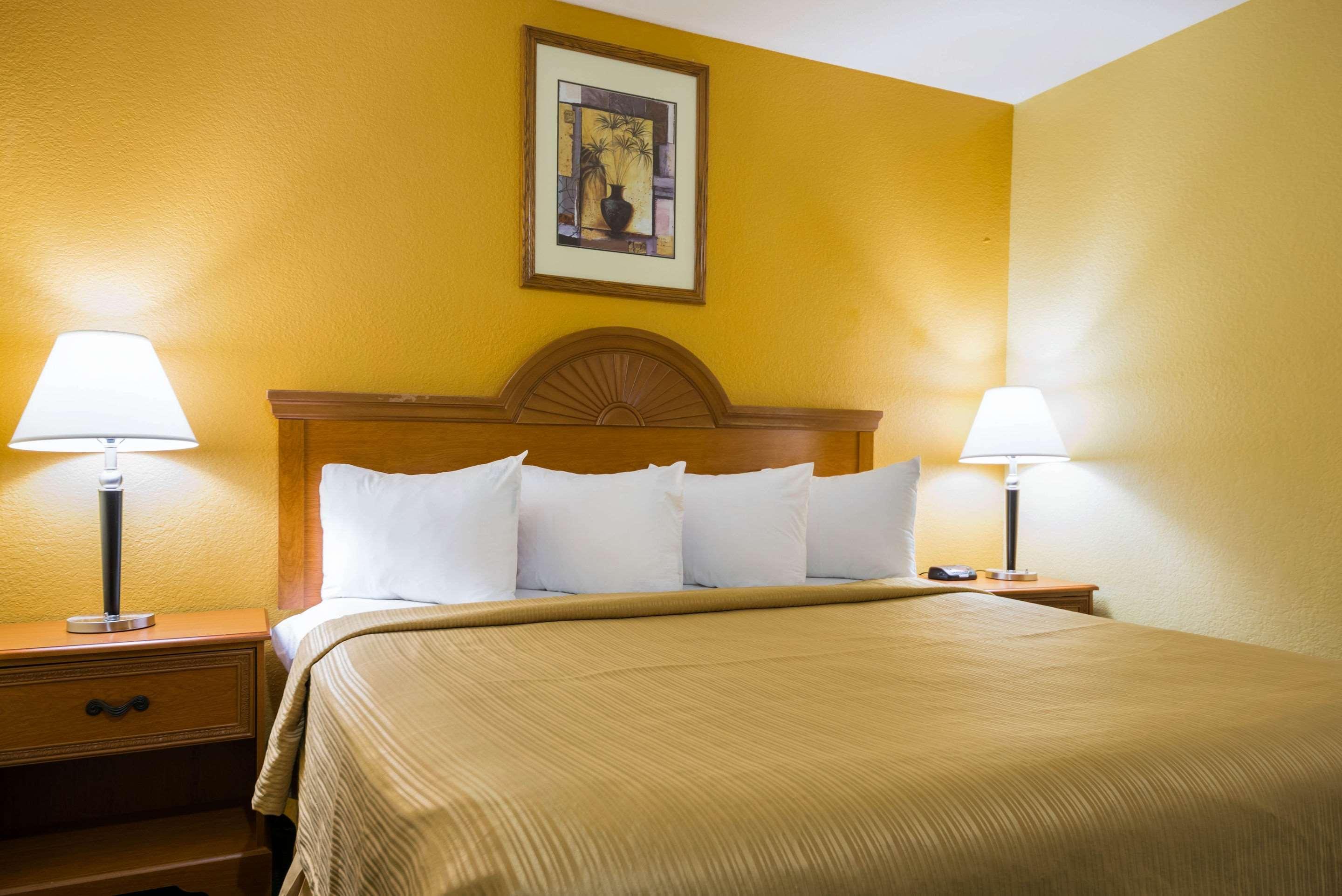 Quality Inn & Suites Franklin Bagian luar foto
