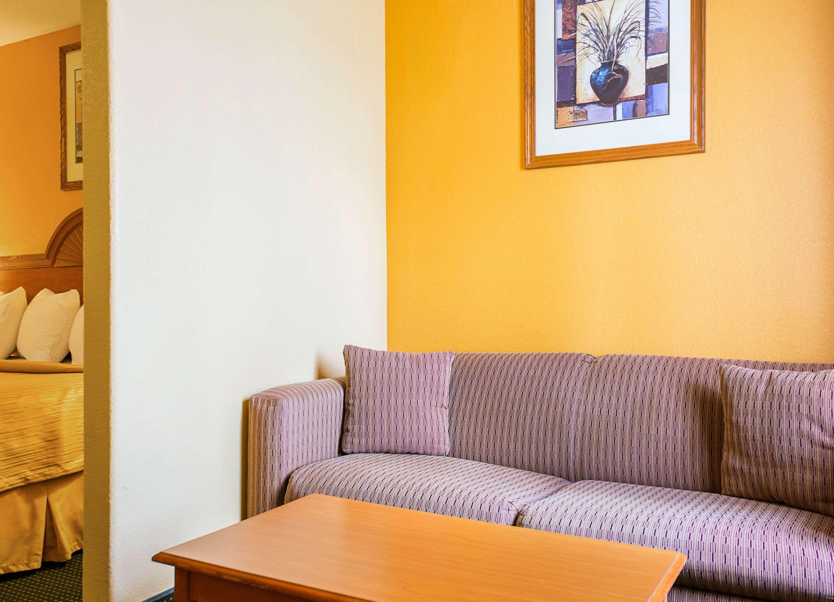 Quality Inn & Suites Franklin Bagian luar foto