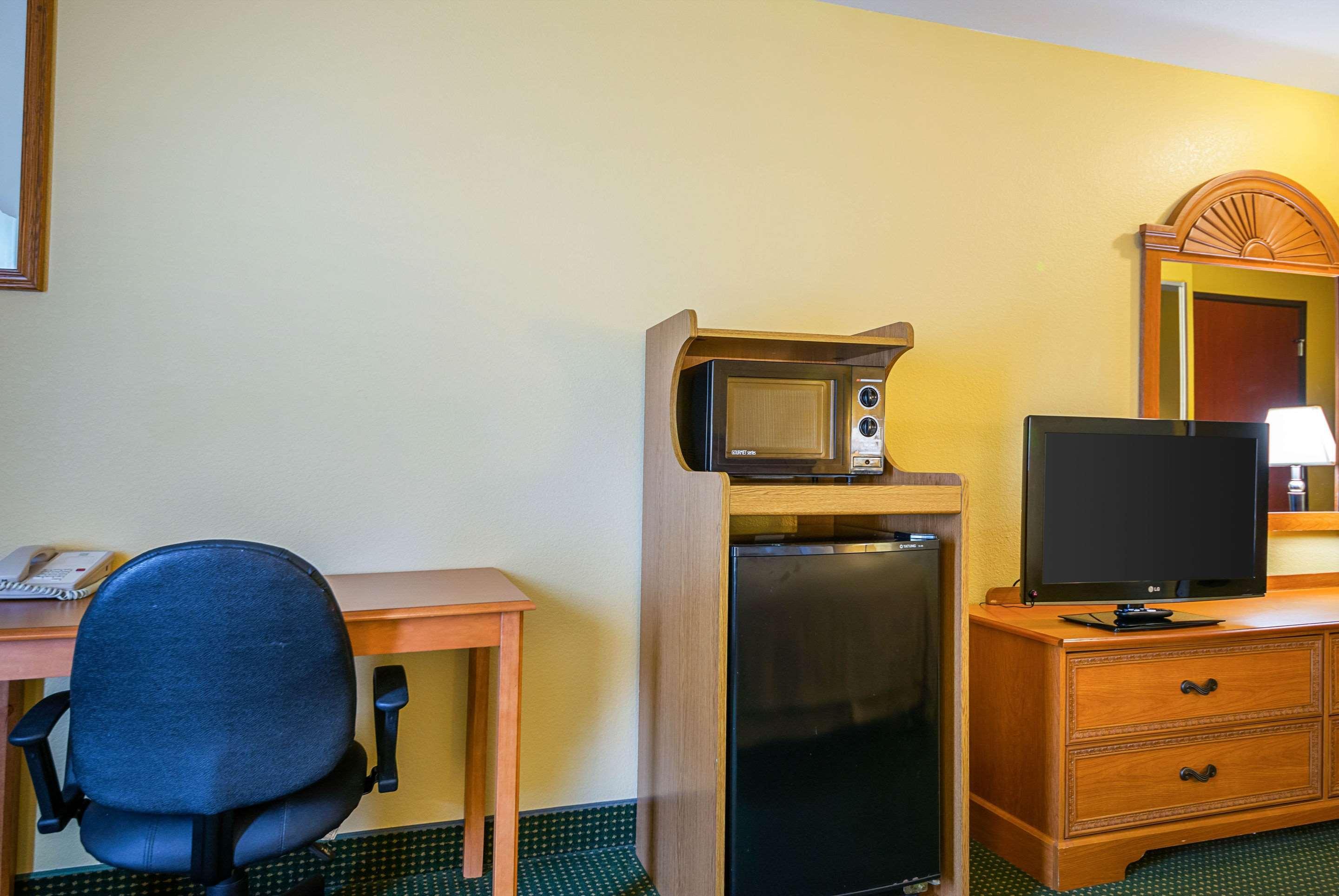 Quality Inn & Suites Franklin Bagian luar foto