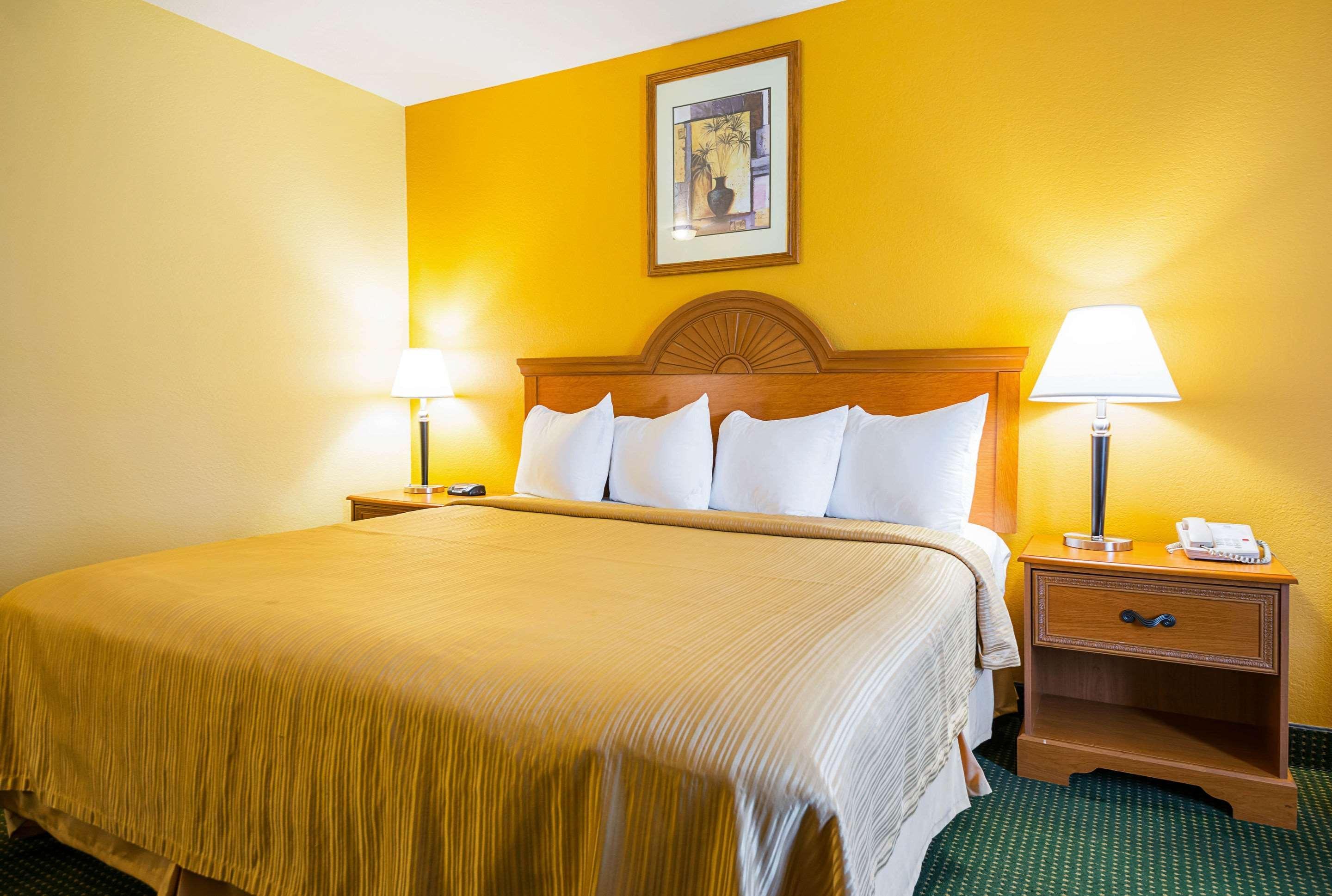 Quality Inn & Suites Franklin Bagian luar foto