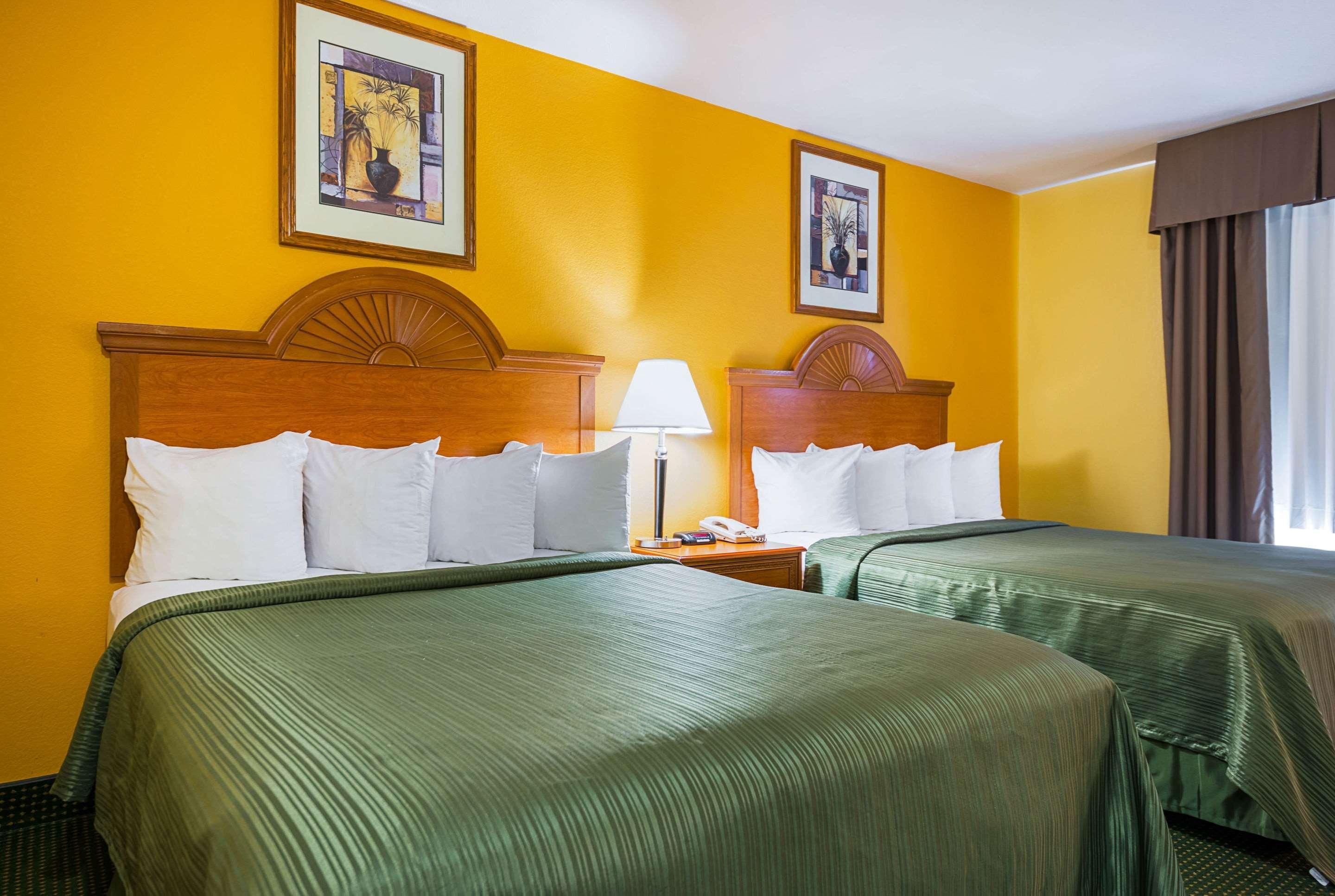 Quality Inn & Suites Franklin Bagian luar foto