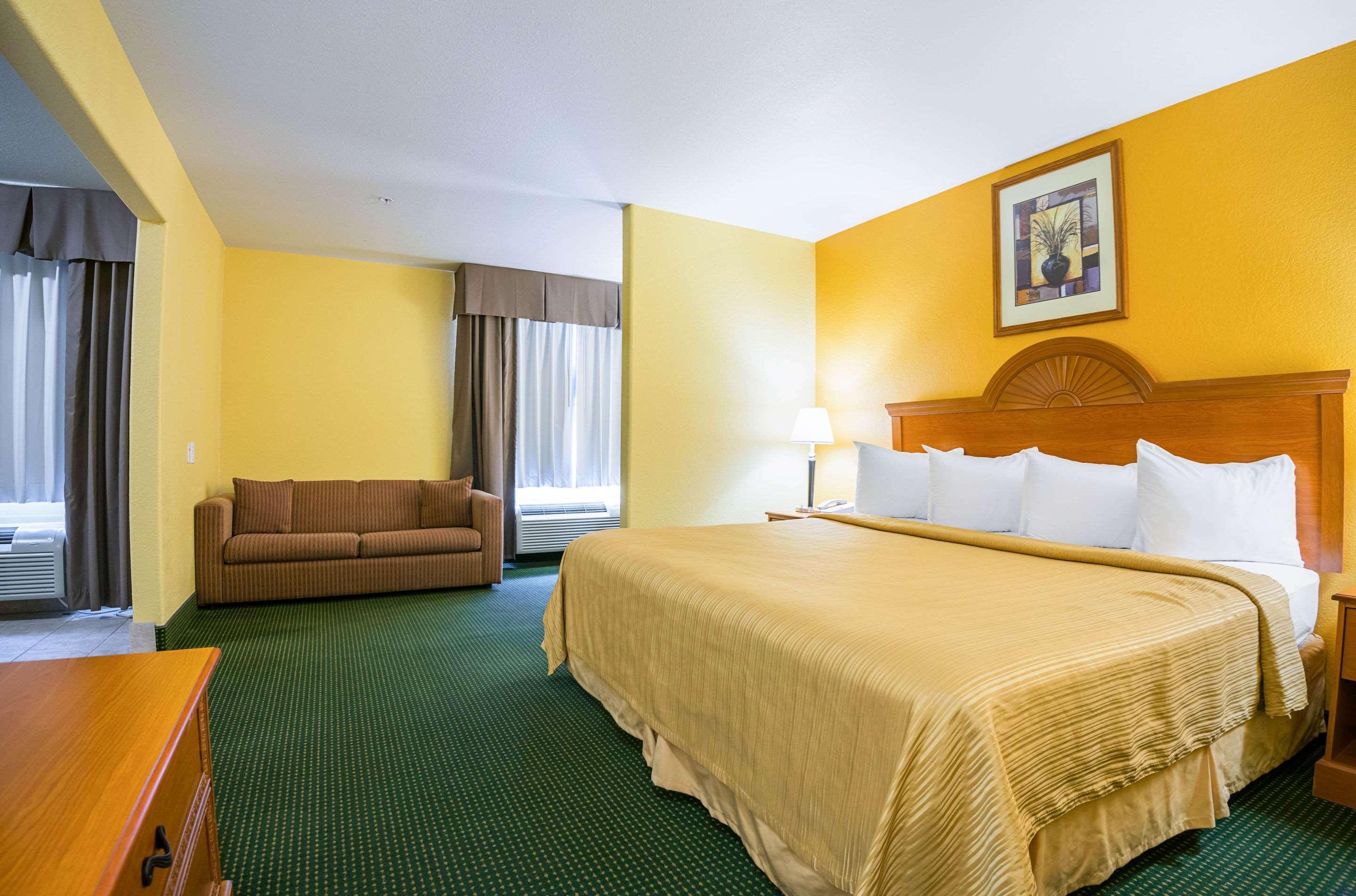 Quality Inn & Suites Franklin Bagian luar foto
