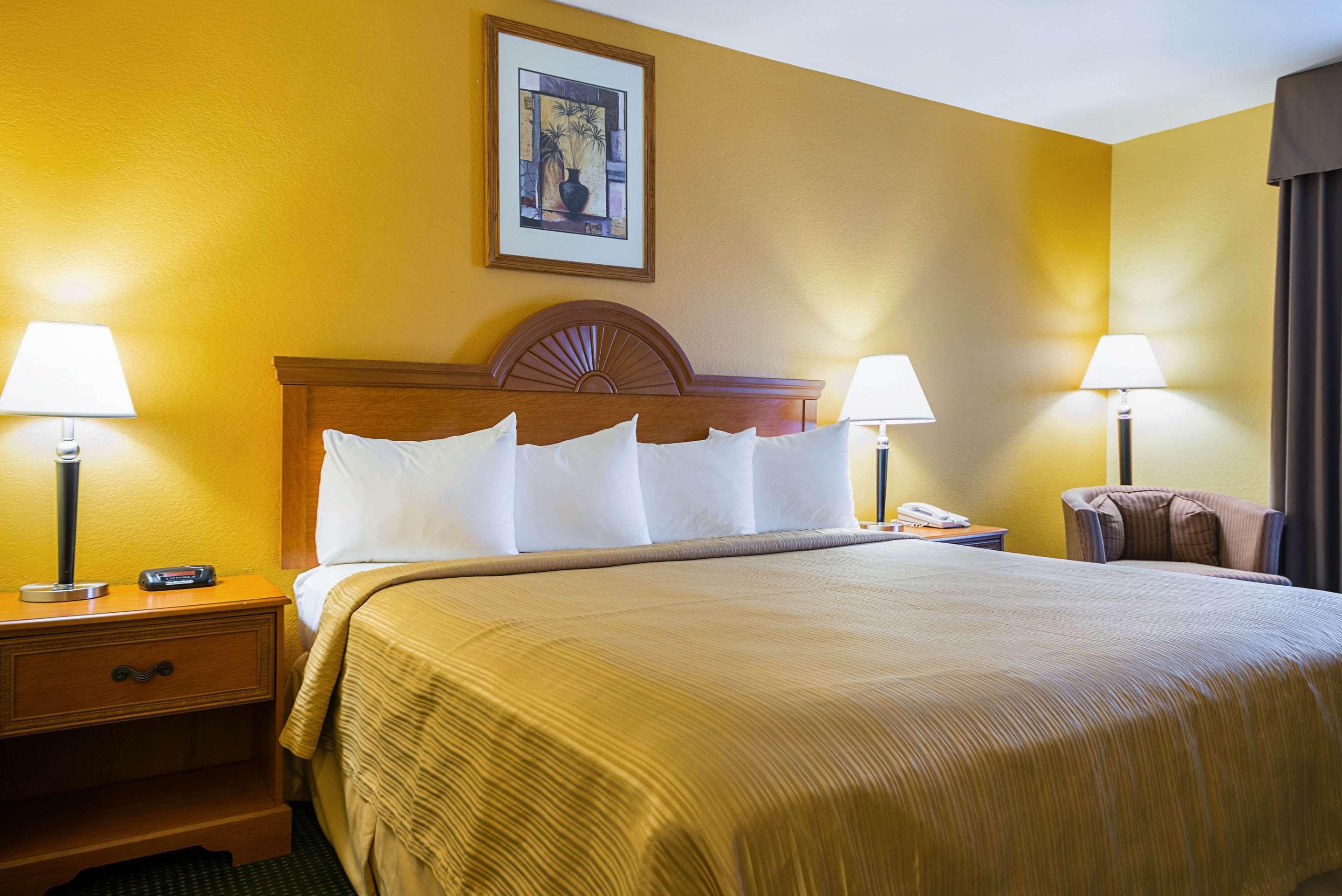 Quality Inn & Suites Franklin Bagian luar foto