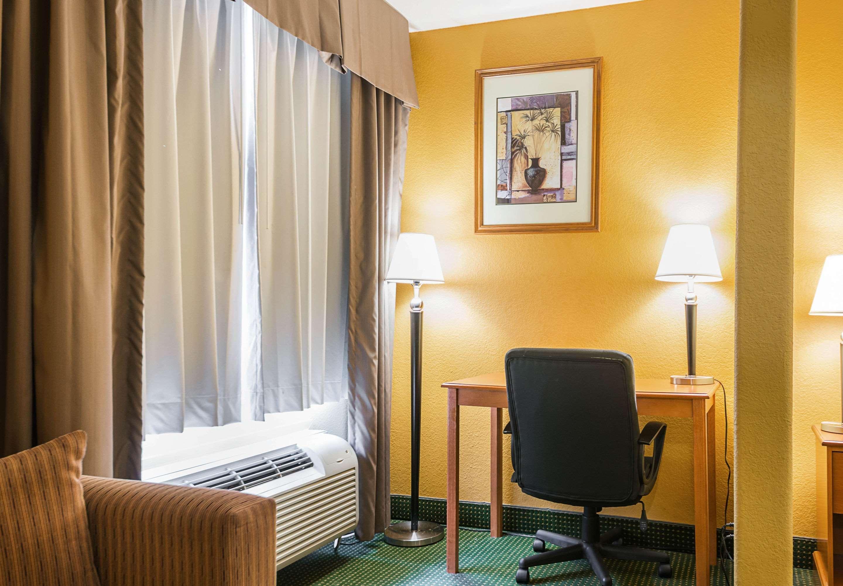 Quality Inn & Suites Franklin Bagian luar foto