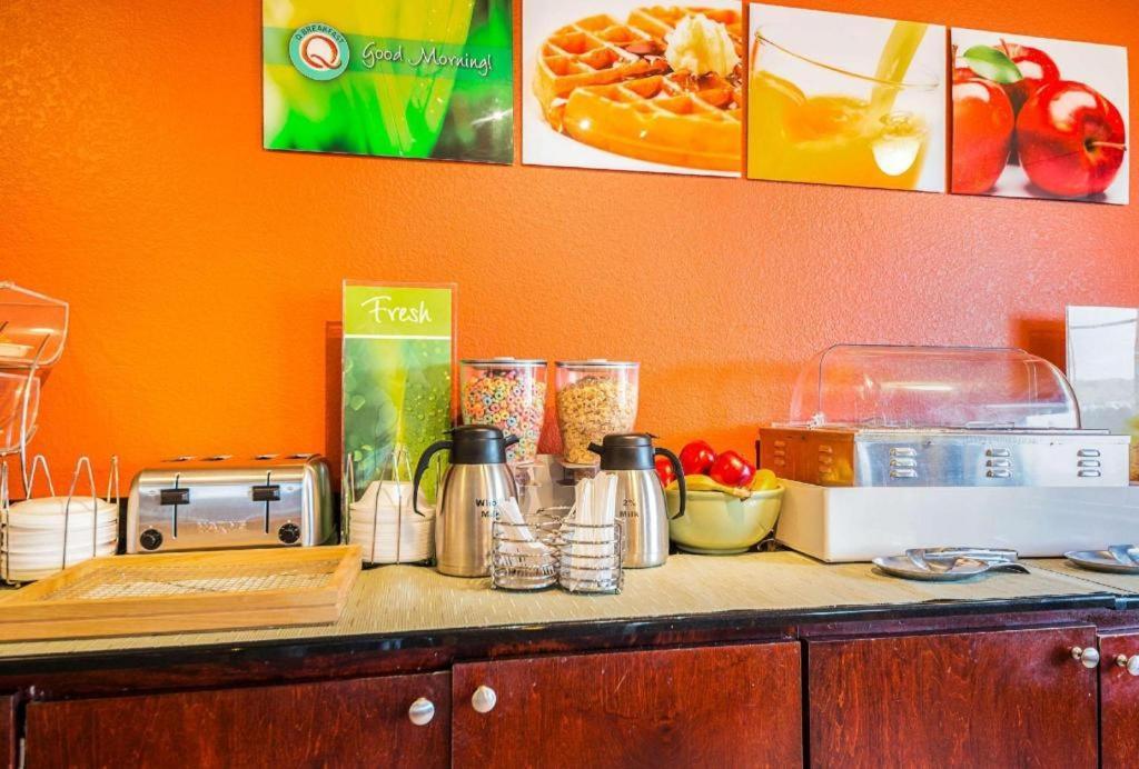 Quality Inn & Suites Franklin Bagian luar foto