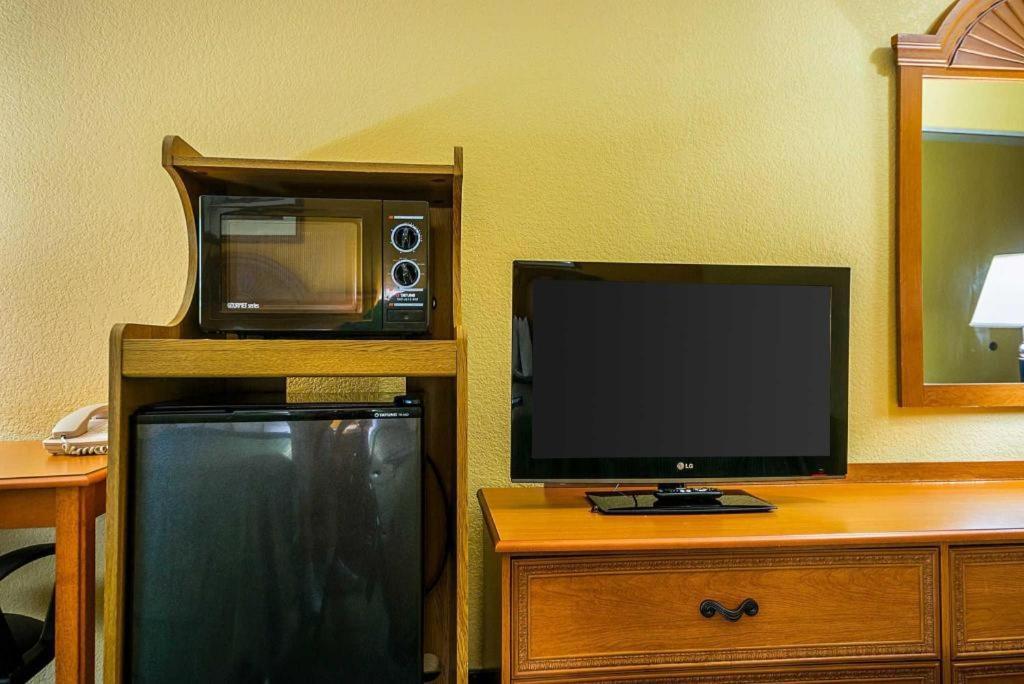 Quality Inn & Suites Franklin Bagian luar foto