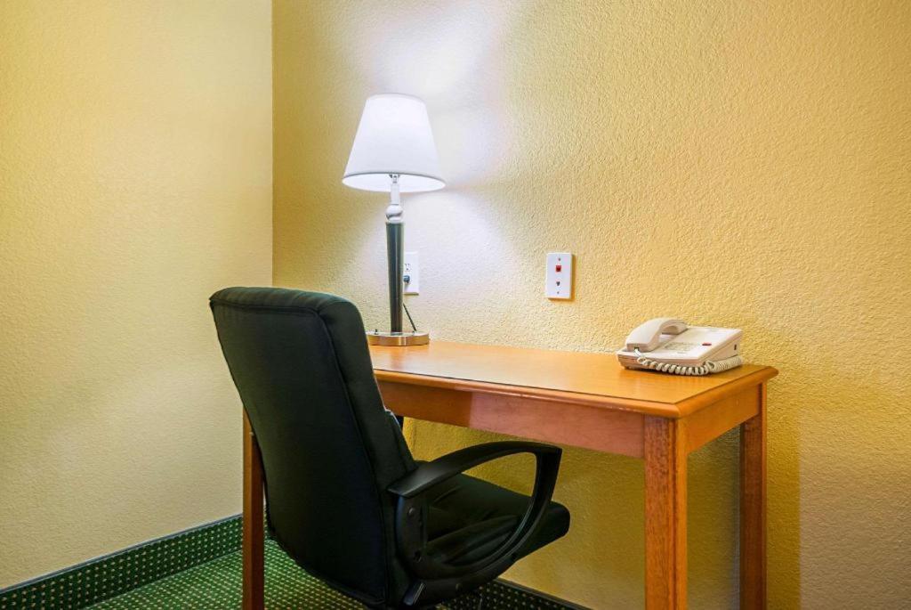 Quality Inn & Suites Franklin Bagian luar foto